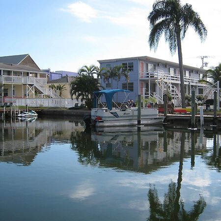 The Holiday Court Villas And Suites Fort Myers Beach Exteriör bild