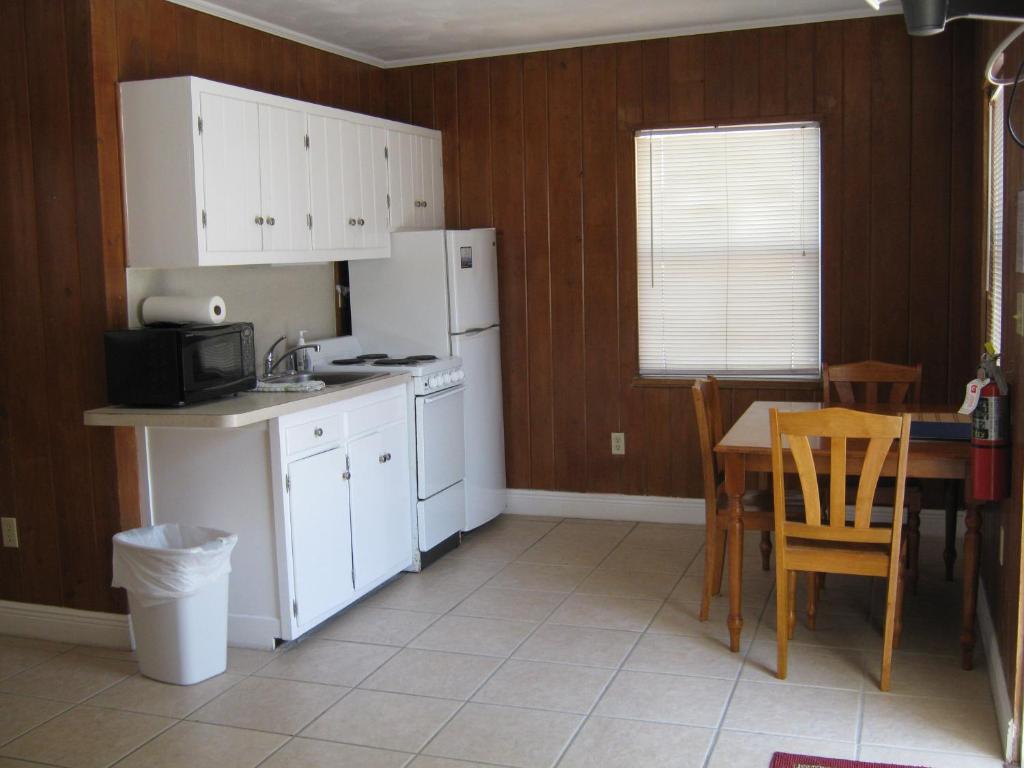 The Holiday Court Villas And Suites Fort Myers Beach Rum bild