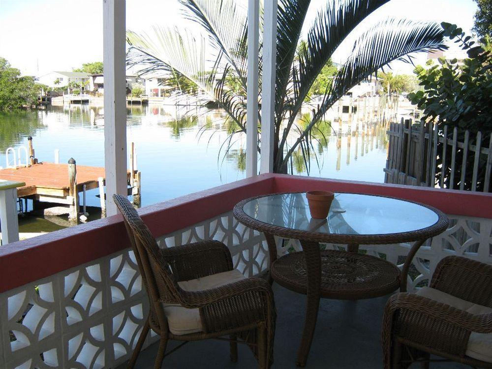 The Holiday Court Villas And Suites Fort Myers Beach Exteriör bild