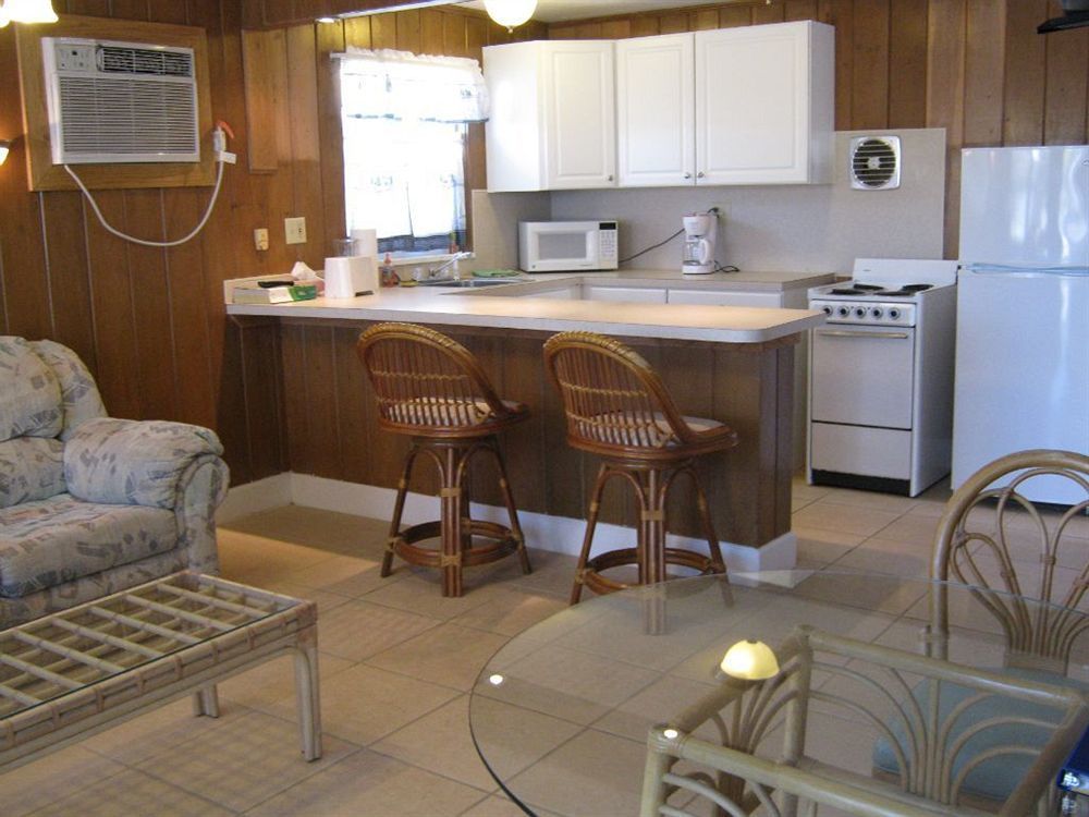 The Holiday Court Villas And Suites Fort Myers Beach Exteriör bild