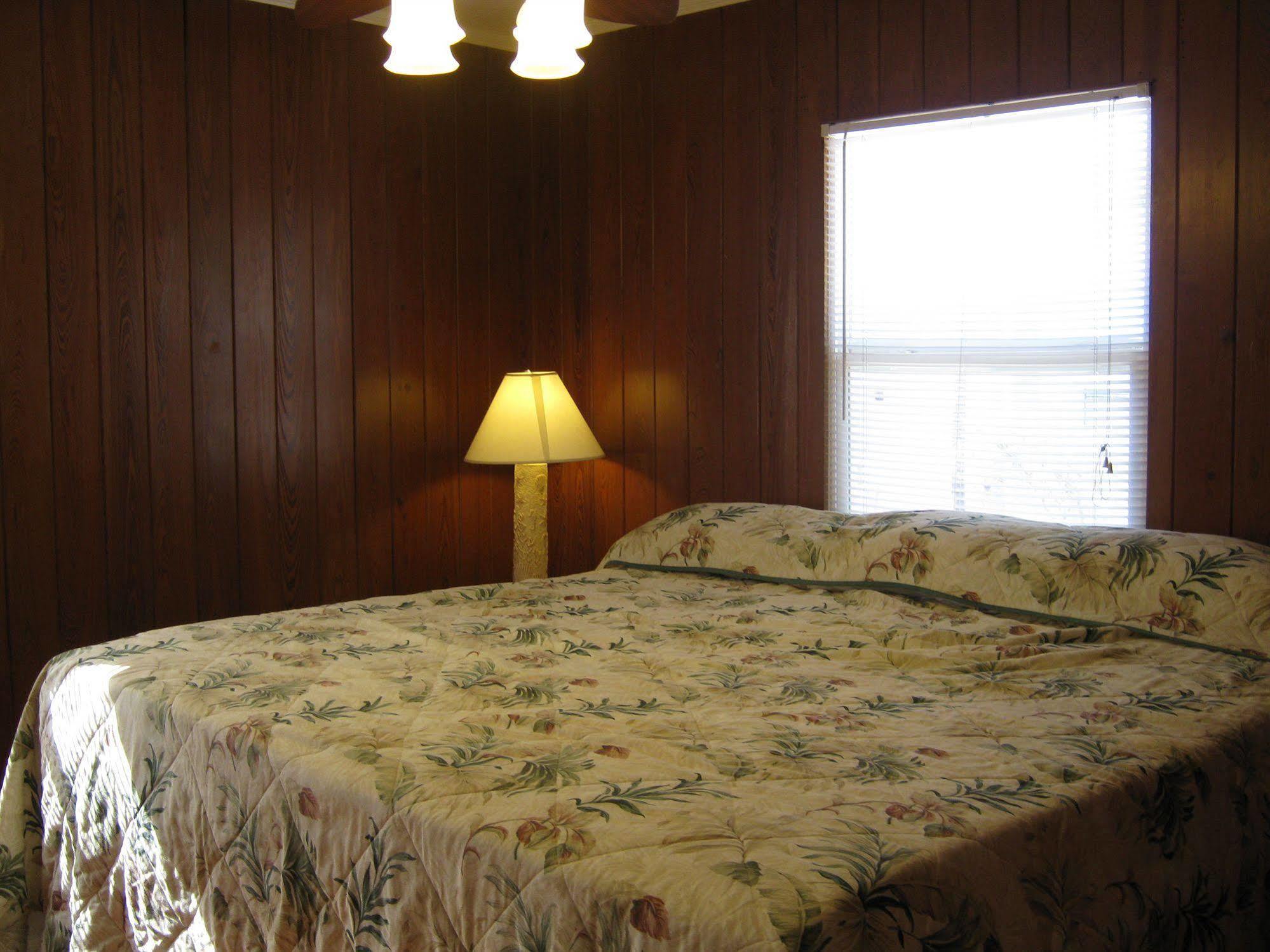The Holiday Court Villas And Suites Fort Myers Beach Exteriör bild