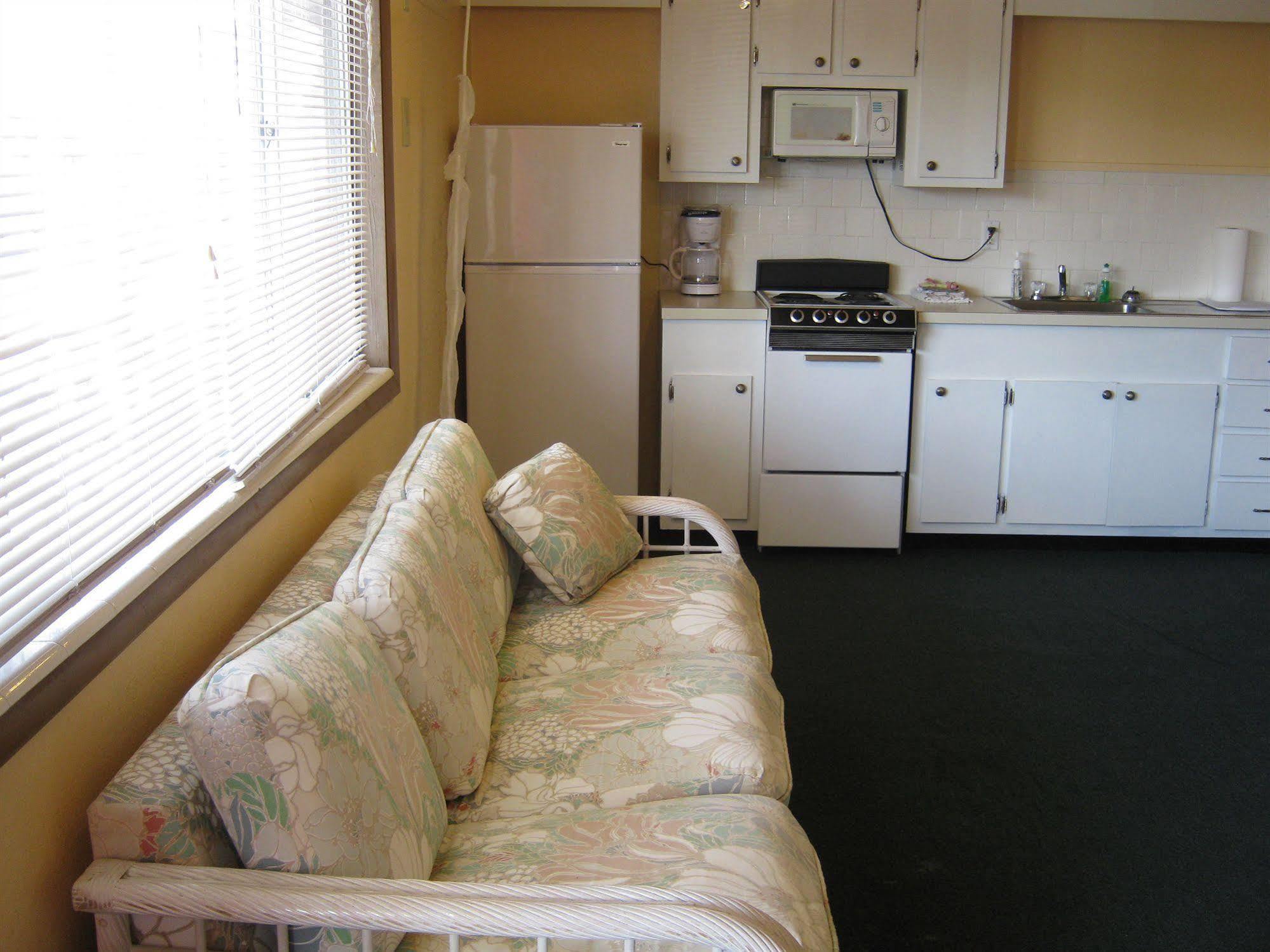 The Holiday Court Villas And Suites Fort Myers Beach Exteriör bild