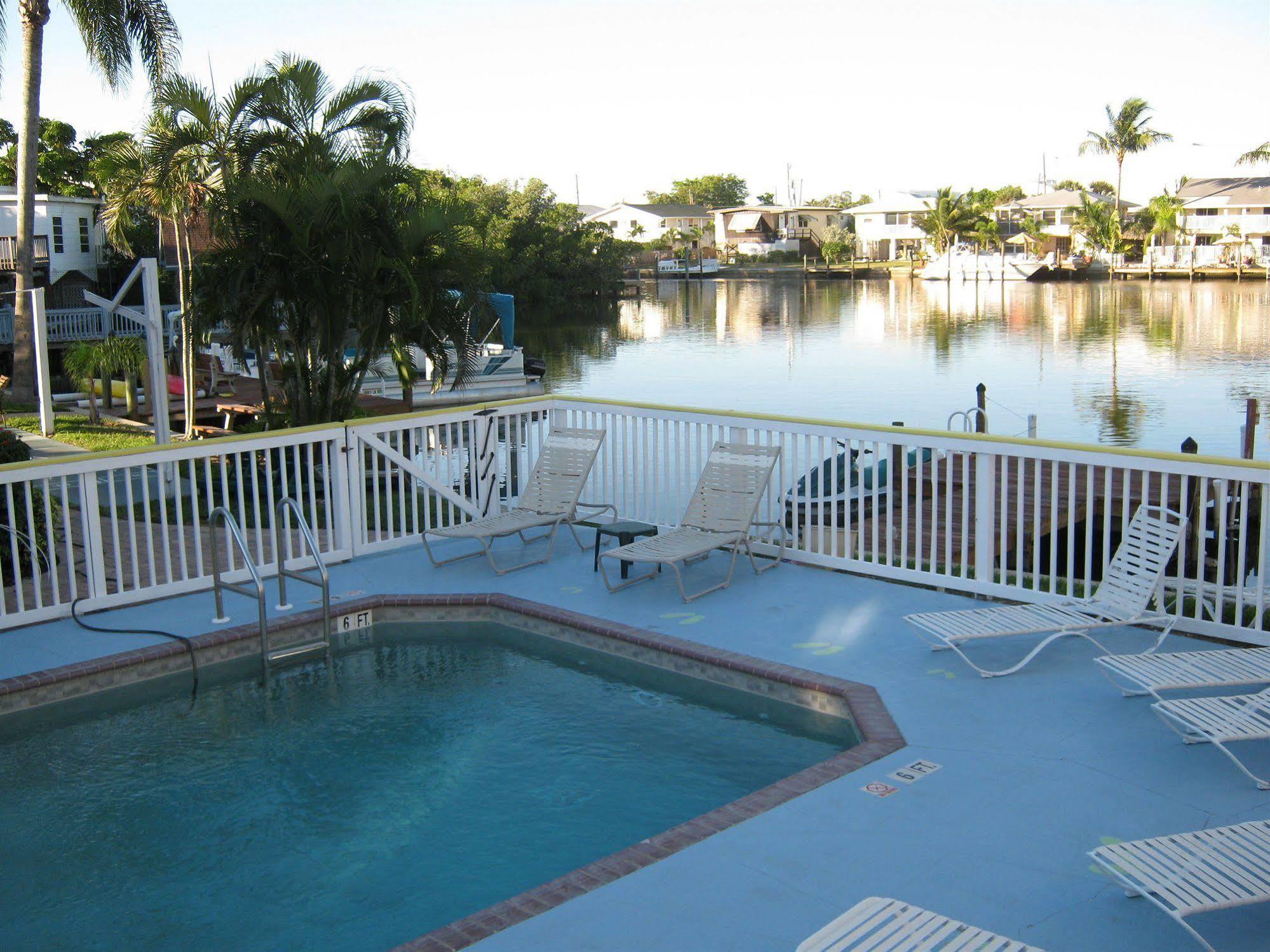 The Holiday Court Villas And Suites Fort Myers Beach Exteriör bild