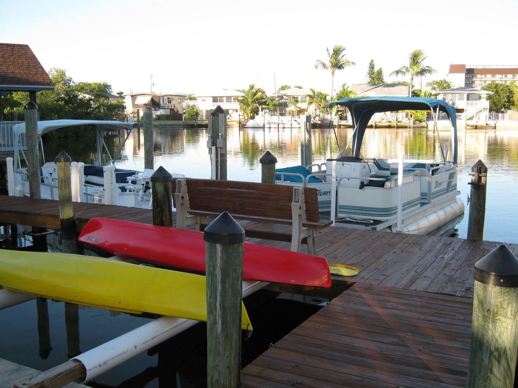 The Holiday Court Villas And Suites Fort Myers Beach Exteriör bild