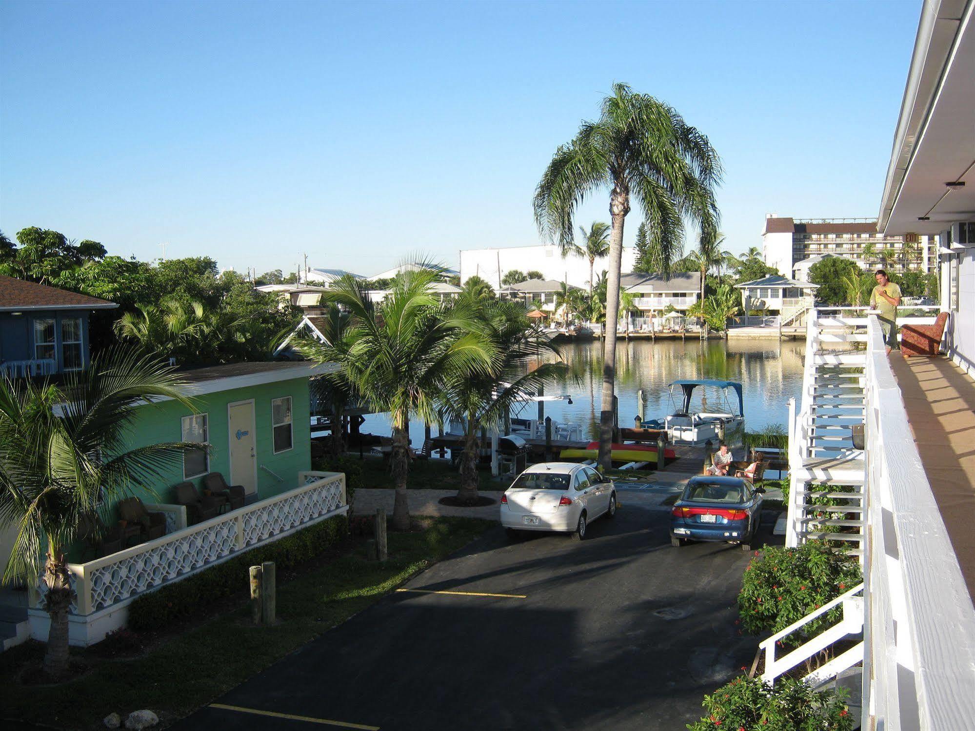 The Holiday Court Villas And Suites Fort Myers Beach Exteriör bild