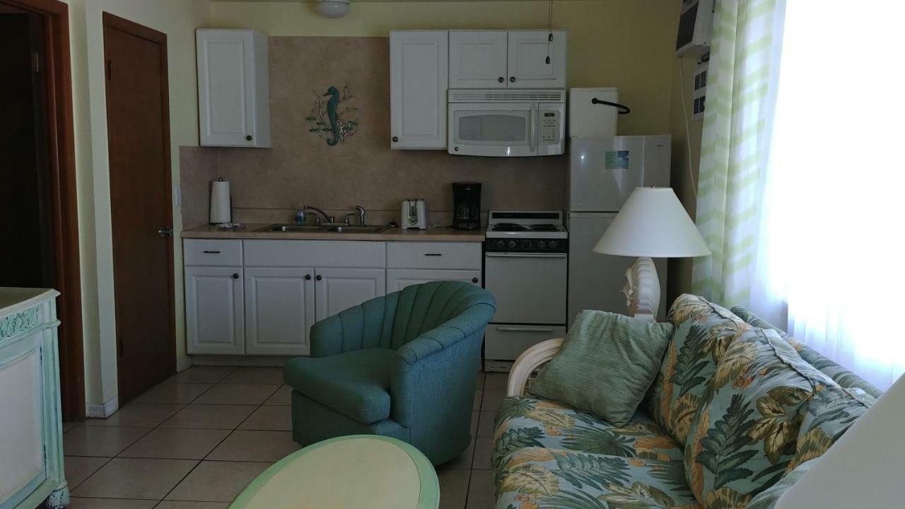 The Holiday Court Villas And Suites Fort Myers Beach Exteriör bild