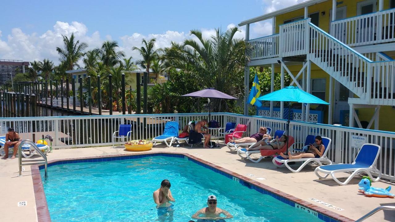 The Holiday Court Villas And Suites Fort Myers Beach Exteriör bild