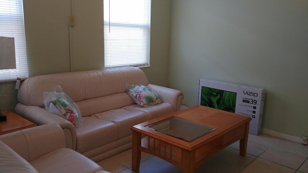 The Holiday Court Villas And Suites Fort Myers Beach Exteriör bild