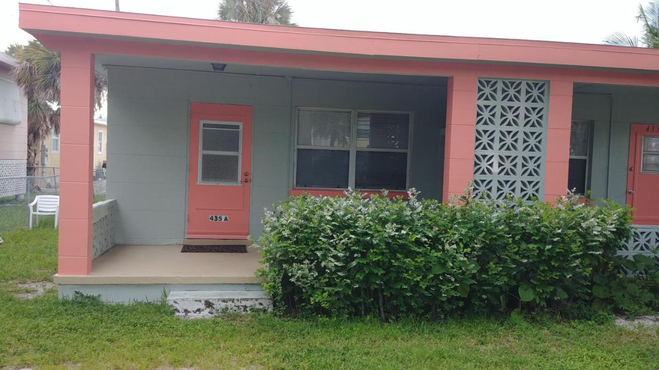 The Holiday Court Villas And Suites Fort Myers Beach Exteriör bild