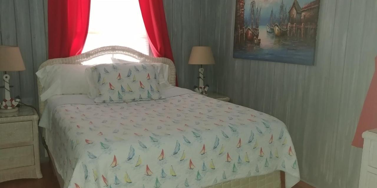 The Holiday Court Villas And Suites Fort Myers Beach Exteriör bild