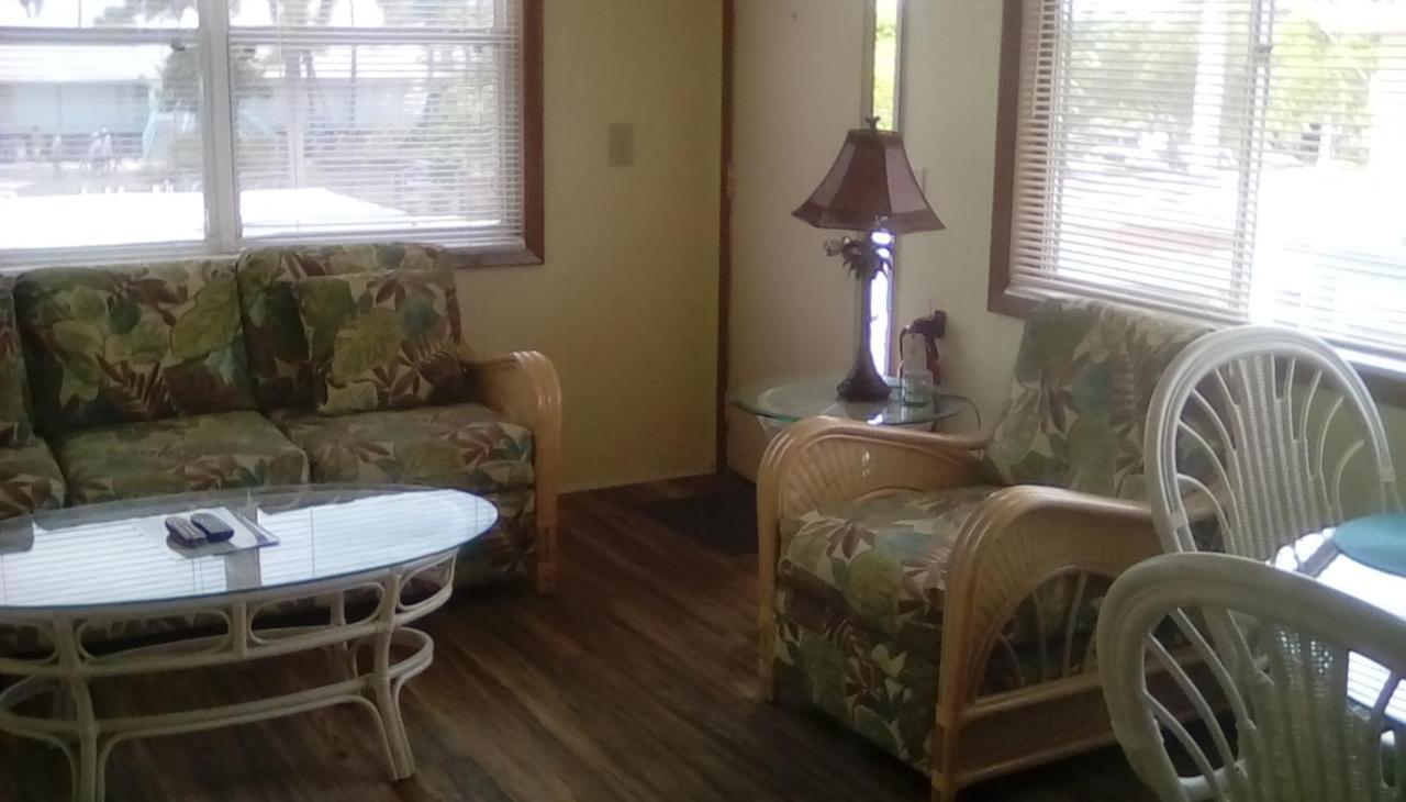 The Holiday Court Villas And Suites Fort Myers Beach Exteriör bild